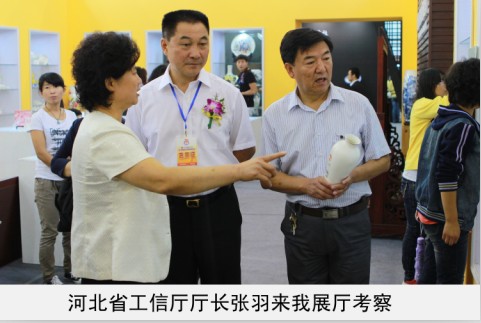 操女人免费视频省工信厅厅长来我厅考察